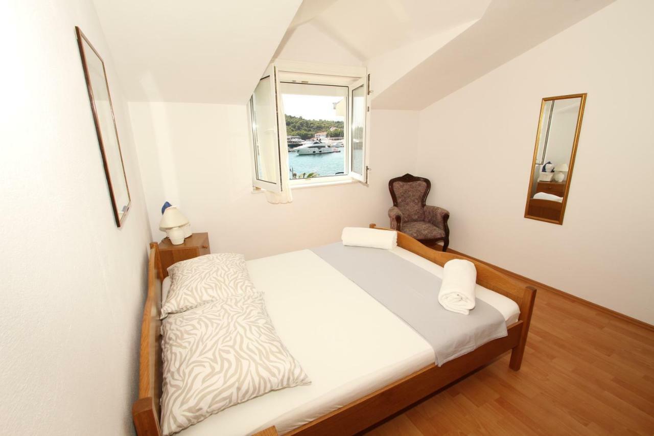 Kuca-Eldic Apartman Rogoznica Kültér fotó