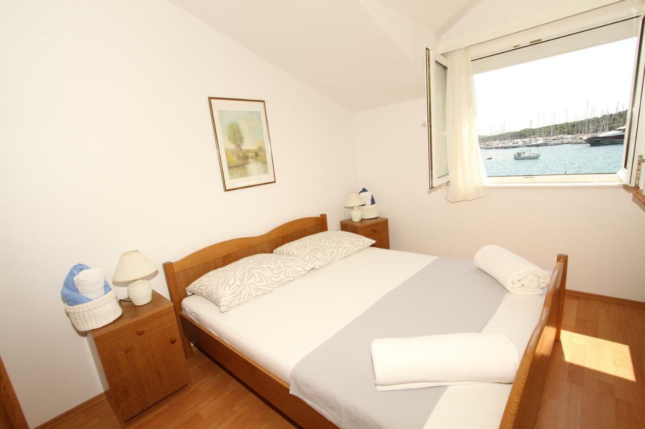 Kuca-Eldic Apartman Rogoznica Kültér fotó