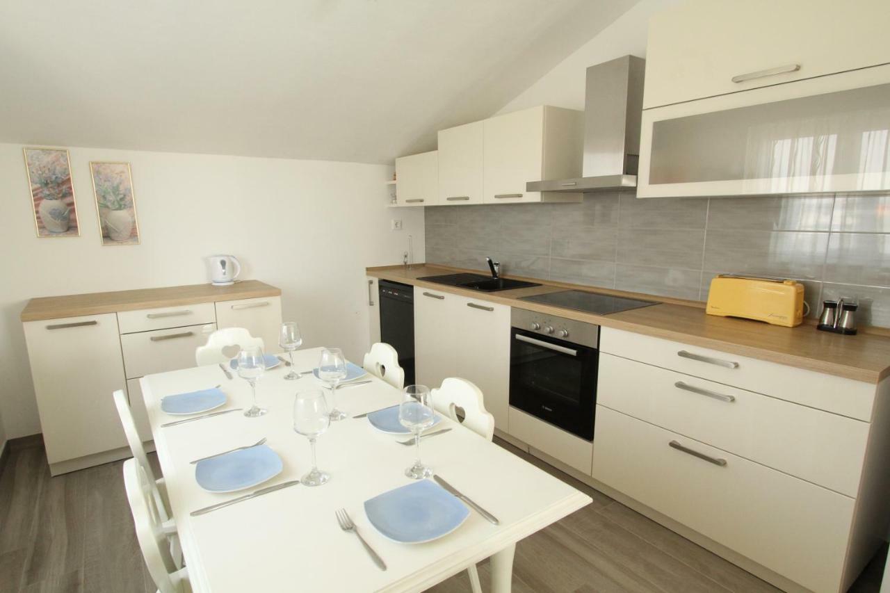 Kuca-Eldic Apartman Rogoznica Kültér fotó