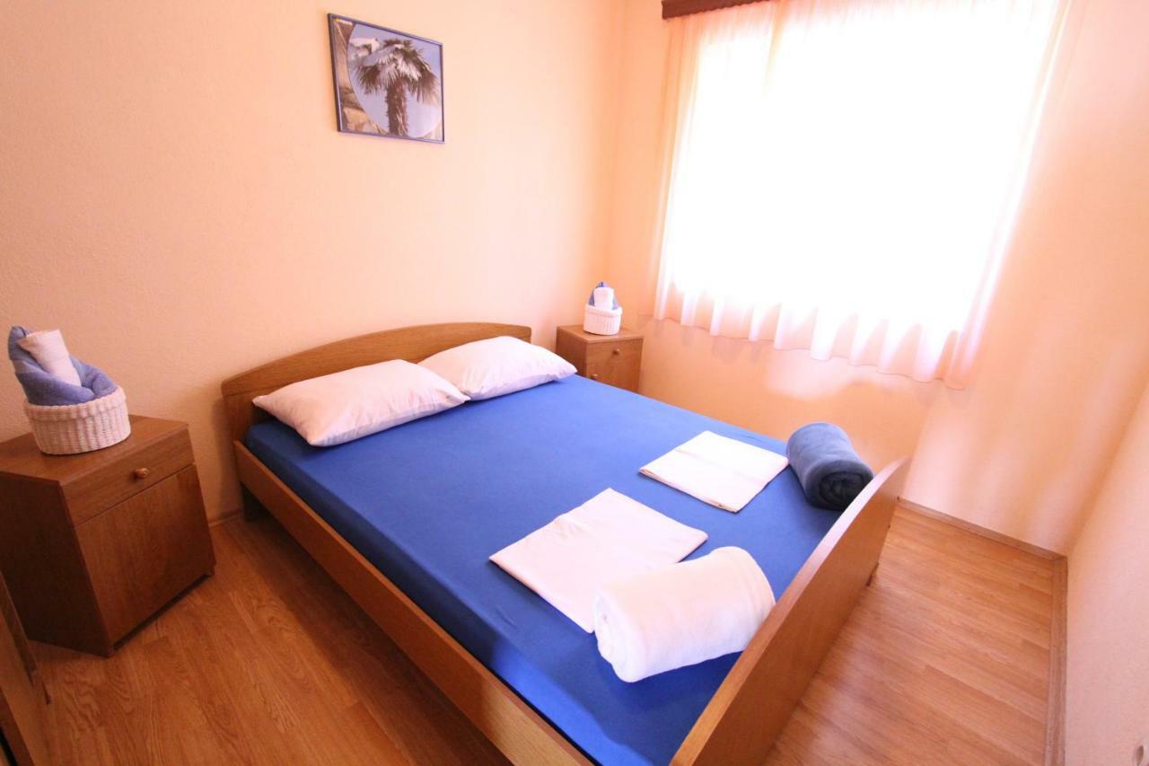 Kuca-Eldic Apartman Rogoznica Kültér fotó