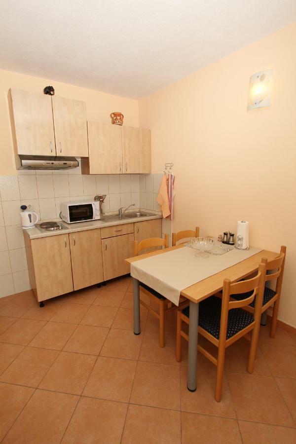 Kuca-Eldic Apartman Rogoznica Kültér fotó
